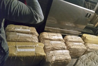 Kdo pašoval z Argentiny půl tuny kokainu? „Byla to Putinova vládní letka“