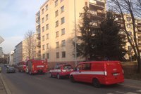 Neštěstí ve Strašnicích: Muž spadl do výtahové šachty, vyprostili ho hasiči s lezci