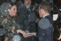 Vévodkyně Kate před porodem riskuje: Na mrazu v lehkých šatech