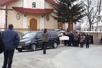 Smutný pohřeb zavražděné Martinky (†27): Kuciakovo snoubenku pohřbili ve svatebních šatech