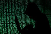 Hackeři útočí na e-maily amerických senátorů: Nikdo nám nepomůže, stěžují si