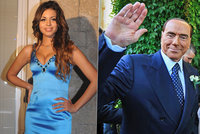 Bunga bunga orgie, operace srdce, o 50 let mladší žena: Berlusconi prahne znovu po moci