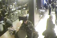 VIDEO: To je drzost! Zloděj ve Vysočanech ukradl mobil nic netušícímu majiteli rovnou před nosem