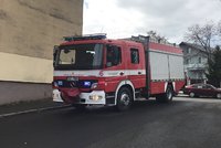 Výbuch v šachtě v Michli: Na místě zasahují hasiči, budovu zkontroluje statik