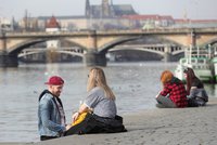 Jarní teploty se v Praze udrží. Oblohu příští týden prostřídá jasno i dešťové mraky