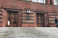 Policisté zasahovali na Vrchním soudě v Praze: Obvinili 5 lidí z korupce, je mezi nimi i soudce