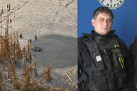 Policista hrdina: Po zamrzlé Bečvě se plazil k topícímu! Led pod ním praskl také!