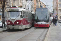 MHD pojede jinak: Změní se intervaly a trasy některých linek metra, tramvají i autobusů