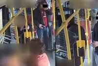 Střelba v autobusu na Smíchově: Policie stíhá dva cizince a hledá další svědky