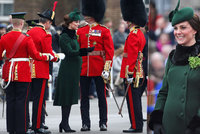 Královský pár slavil den sv. Patrika: Vévodkyně Kate v uplém kabátku ukázala těhotenské bříško