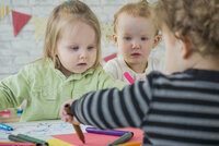 Školky nebudou muset povinně brát dvouleté děti, dohodl se sněmovní výbor
