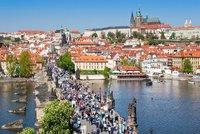 V Česku je nejvíc lidí od druhé světové války. Přibylo i 28 tisíc migrantů