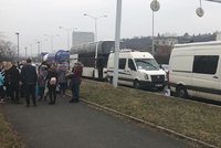 Běloruští tanečníci museli po Praze pěšky a MHD: Policie zakázala jízdu jejich autobusu