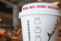 Káva musí mít povinně varování před rakovinou, rozhodli v Kalifornii