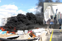 Mýtná brána v plamenech. Taxa za dálnici k Jadranu rozzuřila dav, házel i kamení