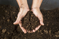 Kompost na jaře: Pozor na vlhkost a správné provzdušnění