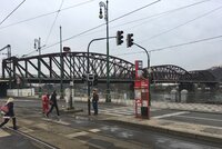 Oprava lávek na železničním mostě startuje: Projít se tu budete moci nejdříve v září