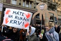 „Máte na rukou krev.“ Desetitisíce Slováků opět protestují, chtějí objasnit Kuciakovu vraždu