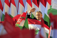 „Migrace je rzí, která rozežírá národ,“ lanařil Orbán voliče. Vyhraje nedělní volby?