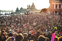 Evropským městům nevoní davy turistů: Zavádí nové poplatky, omezují přístup