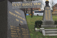 Před 100 lety narukovali a nevrátili se. Pomník v Hloubětíně připomíná 71 padlých z první světové války