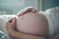 Ženě (34) transplantovali dělohu mrtvé dárkyně, teď porodila živé dítě