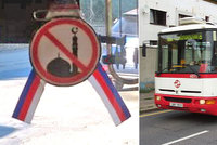 Řidič autobusu MHD si vylepil na sklo protiislámské symboly. Cestující si stěžují, hrozí mu vyhazov