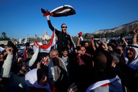 Syřané v ulicích slaví, jak to „nandali“ raketám Západu. A ozval se Asad
