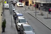 VIDEO: „Když mi to položíte, někoho zastřelím!“ Policie dopadla muže, který chtěl zabíjet na ulici v Praze