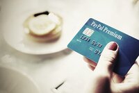 PayPal experimentuje s vlastními platebními kartami