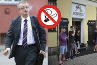 „Sex na ulici se nesmí, kouřit ano?“ Poslanci se přeli o mírnější protikuřácký zákon