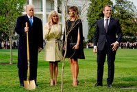 Macronův strom přátelství dostal u Trumpa karanténu. Je „z dovozu“