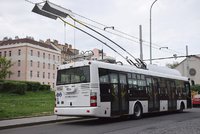 Méně hluku i znečištění: Dopravní podnik v Praze vyzkouší další typ elektrobusu