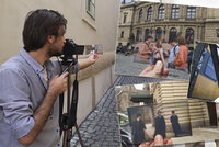 Fotí místa v Praze a vkládá o nich záběry z filmů, co se tu točily. Musa se stává hvězdou internetu