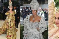 Prapodivné róby na Met Gala: Katy Perry se proměnila v ptáka, z Rihanny byl biskup