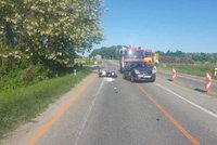 Smrtelná nehoda na Semilsku: Po střetu s autem křísili motorkáře (†37) dlouhé desítky minut