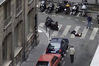 Svědci popsali hrůzu v Paříži. Podívejte se na řádění útočníka i jeho úprk