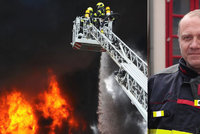 „Požár byl tak rozsáhlý, že se hasiči nedostali dovnitř.“ Vyšetřovatel promluvil o tragédii v Hostivaři