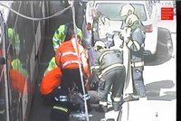Tramvaj srazila dva chodce u I. P. Pavlova! Záchranáři je oživují