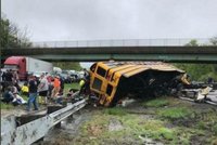 Tragédie školního autobusu: Dvě mrtvé a 20 zraněných dětí při nehodě v Německu