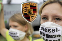 Dieselgate nekončí: Automobilka Porsche celosvětově stahuje vozy