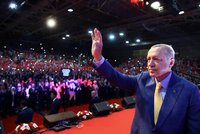 Erdogan na mítinku v Bosně: „Jste připraveni uštědřit osmanskou facku?“