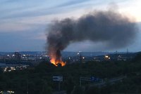 Požár chatek v Hloubětíně: Muž zahořel láskou a začal žárlit! Příbytek soka zapálil
