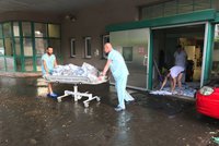 Prudký déšť bičoval Prahu: Voda zaplavila nemocnici na Vinohradech, na ARO nepřijímají nové pacienty
