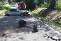 Nepojízdné auto po nehodě nechal napříč silnicí a šel na pivo: Policistům nadýchal a přišel o řidičák