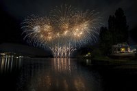 Fantazie barev nad přehradou: Úvodní ohňostroj soutěže Ignis Brunensis sledovalo 180 tisíc diváků!