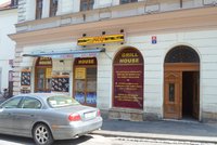 Kebab v Hradci Králové otrávil 60 lidí: Bývalý zaměstnanec prozradil, jak to v prodejně chodilo