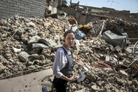 Bída, nemoci, žádná voda. Nic horšího jsem neviděla: Angelina Jolie mezi troskami iráckého Mosulu