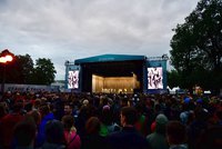 Fanoušky festivalu Metronome špatné počasí neodradilo: Čekají na hřeb večera, britskou kapelu The Chemical Brothers