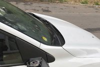 Vandal v Praze 3 uráží autům zrcátka: Poškodil přes 12 vozidel